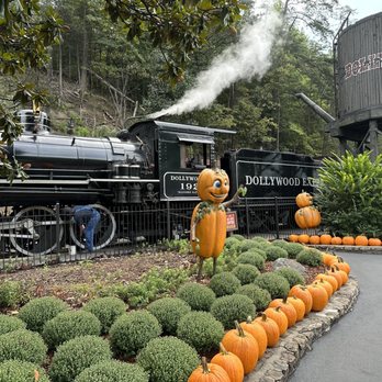 Dollywood - This is fall. - Amusement Parks Near Me - Pigeon Forge, Tennessee Dollywood - This is fall. - Amusement Parks Near Me - Pigeon Forge, Tennessee