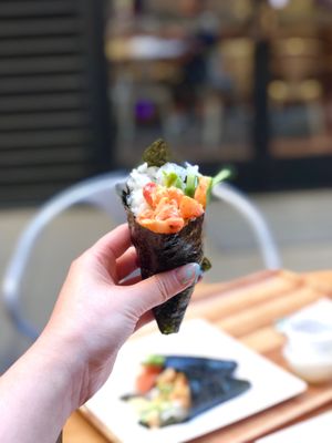 Umi Hand Roll Bar by null
