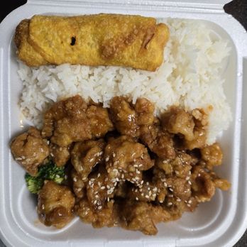 Wingwah Chinese Restaurant - Sesame chicken, white rice and egg roll. - Chinese Near Me - Rock Hill, South Carolina Wingwah Chinese Restaurant - Sesame chicken, white rice and egg roll. - Chinese Near Me - Rock Hill, South Carolina