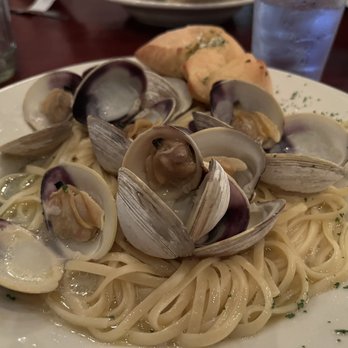 Lobster Trap - Linguini with clams - great clams but bland sauce - Seafood Near Me - North Conway, New Hampshire