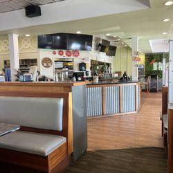 Round Table Pizza - Counter