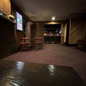 Charlie Blood's - Foyer waiting area - Bars Near Me - Garfield, New Jersey