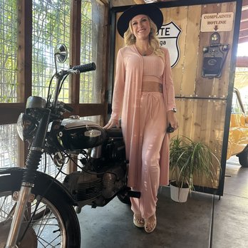 Cafe on 27 - Entryway - Breakfast & Brunch Near Me - Topanga, California