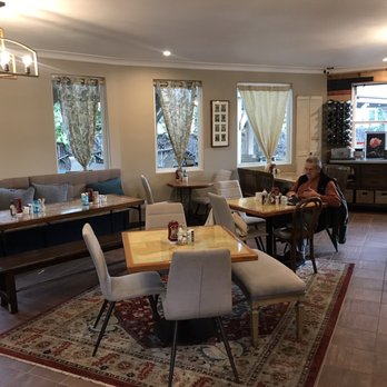 Vic's - Cute inside! - Breakfast & Brunch Near Me - Martinez, California