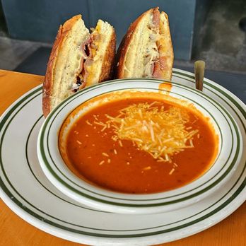 Mid City Beer Garden - IG: tonylameats |TOMATO BASIL SOUP WITH FOCACCIA TOAST a delicious blend of tomatoes, basil, and a kick of jalapeno for a bit of spice - Beer Gardens Near Me - Baton Rouge, Louisiana