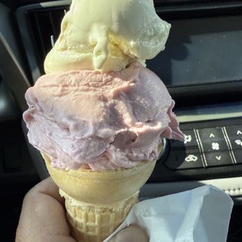 Custard Cabin - Vanilla and Black Cherry. Deliciousness! - Ice Cream & Frozen Yogurt Near Me - Crossville, Tennessee Custard Cabin - Vanilla and Black Cherry. Deliciousness! - Ice Cream & Frozen Yogurt Near Me - Crossville, Tennessee
