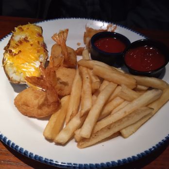 Red Lobster - Waltz shrimp with chips and I gave my dad part of my baker. - Seafood Near Me - Salinas, California