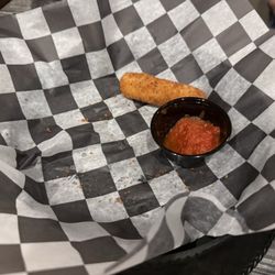 Chelo's Hometown Bar & Grille - Mozzarella sticks
