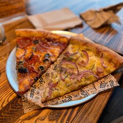 Fat Lip Pizza & Beer - Hot honey and spuds