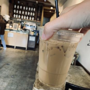 Paradocs Coffee and Tea - Iced decaf oat milk latte with vanilla - Coffee & Tea Near Me - Los Angeles, California