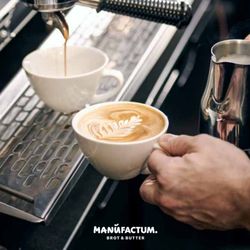 Manufactum Brot & Butter - Für unseren Kaffee verwenden wir exklusive Kaffeebohnen von Trinci sowie Milch aus der Region.