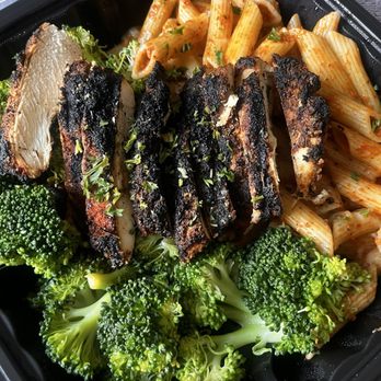 Dr Grubb's - Blackened chicken, penne pasta, broccoli crowns - American Near Me - Claremont, California Dr Grubb's - Blackened chicken, penne pasta, broccoli crowns - American Near Me - Claremont, California