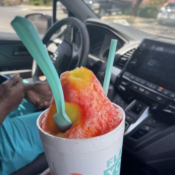 Bahama Buck's - Everest (largest size) in lemonberry watermelon - very good! - Shaved Ice Near Me - El Paso, Texas