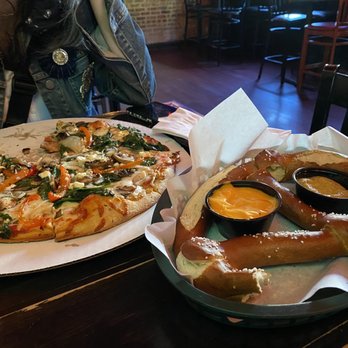 Cleo's Bar & Grill - American Near Me - Chicago, Illinois