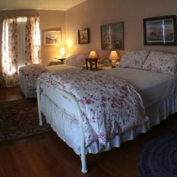 Simpson Hotel - The East Room gets the morning sun. - Hotels Near Me - Duncan, Arizona Simpson Hotel - The East Room gets the morning sun. - Hotels Near Me - Duncan, Arizona