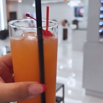 Manos Nail Bar - Nail Salons Near Me - Dallas, Texas