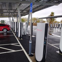 Tesla Supercharger - 60+ Tesla 325kW chargers