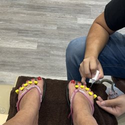 Kenner Nails & Spa - Painting my toes