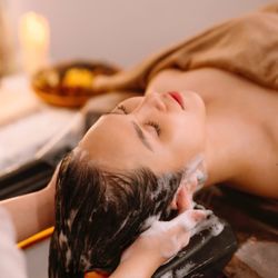 Lavish Nail & Headspa