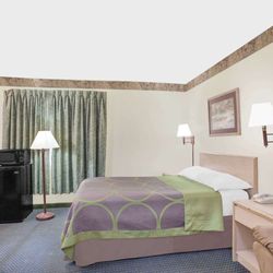 Super 8 by Wyndham Monticello - Guest room