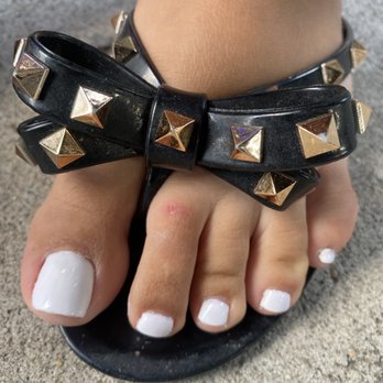 J'aime Nails - Nice big cut in my toe - Nail Salons Near Me - Astoria, New York