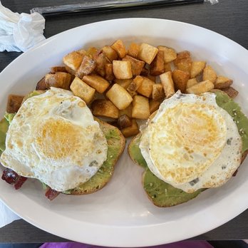 Toast - Avocado Smash with Bacon and Fried Egg - American Near Me - Sugar Land, Texas Toast - Avocado Smash with Bacon and Fried Egg - American Near Me - Sugar Land, Texas
