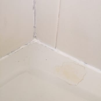 Invitation Homes - Paint and mold stains in the tub - Property Management Near Me - Jacksonville, Florida Invitation Homes - Paint and mold stains in the tub - Property Management Near Me - Jacksonville, Florida