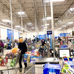Sam's Club - Checkout! Note the crowd!