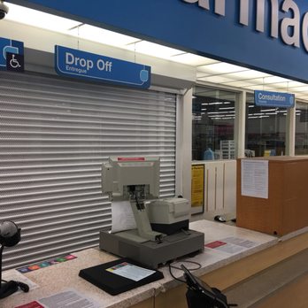 CVS Pharmacy - The Pharmacy is not customer friendly & do not serve their customers one just minute after closing time. NoSigns that they will be closed. - Drugstores Near Me - Oakhurst, California