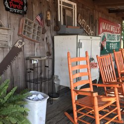 Maxwell Groves Country Store