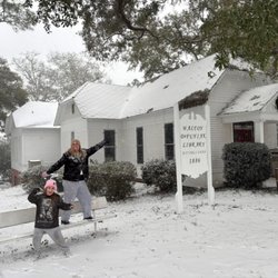 Walton-Defuniak Public Library - Library after rare snowfall - Jan 2025 (Photo by Chrissy Hagan-Manning, used with permission)