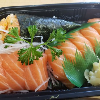 Blue Water Sushi - Sushi Lovers Combo with spicy tuna handroll - Sushi Bars Near Me - Ludlow, Massachusetts