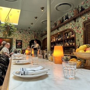 Donna's - Bar area - Italian Near Me - Los Angeles, California Donna's - Bar area - Italian Near Me - Los Angeles, California