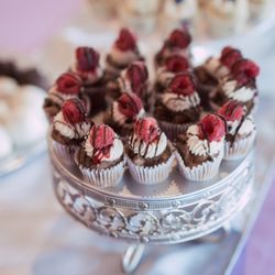 sweet eats by erin - Chocolate raspberry mini cupcakes
