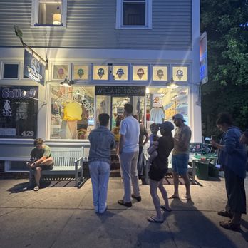 Willard Scoops - Outside - Ice Cream & Frozen Yogurt Near Me - South Portland, Maine