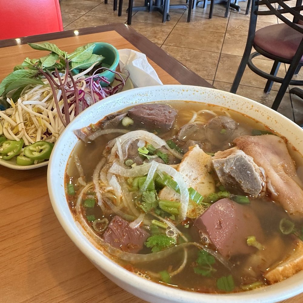 Bun bo hue dat P1. Pho Ha Noi Dac Biet - Regular