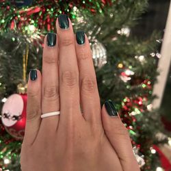 V V Nails - No chip mani by Mora