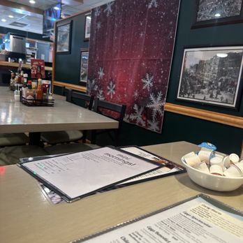 New Archview Restaurant - Decor - Bars Near Me - Chicago, Illinois