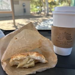 Plume & Brew - Almond cross & apple caramel latte