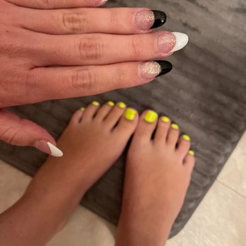 Happy Toe Nails - full set acrylics & gel pedicure - Nail Salons Near Me - Santa Maria, California