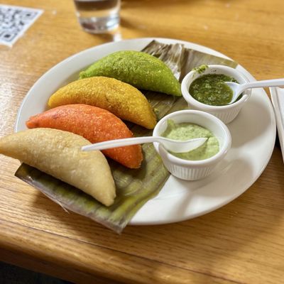 Empanadas Colombianas Luis Panes by null