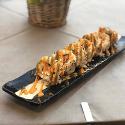Sushi Passion - Uramaki salmone e philadelphia con doppia salsa chili