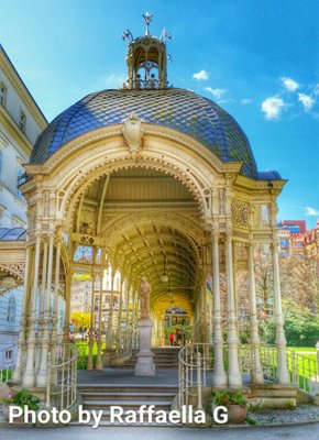 Park Colonnade by null