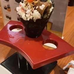 Twin Sushi - Salmon skin handroll