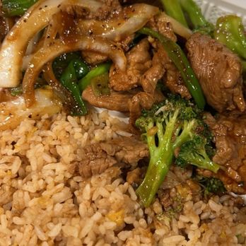 DODS Gourmet Asian - Beef and broccoli and Dod's beef which actually taste like black pepper beef with fried rice - Asian Fusion Near Me - Lavon, Texas DODS Gourmet Asian - Beef and broccoli and Dod's beef which actually taste like black pepper beef with fried rice - Asian Fusion Near Me - Lavon, Texas