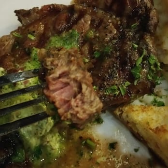 Dj’s Restaurant & Taphouse - I ordered medium-rare, this looks like medium-well. Chef needs help. Oh well, at least the garlic bread was good. - Pizza Near Me - Manteca, California Dj’s Restaurant & Taphouse - I ordered medium-rare, this looks like medium-well. Chef needs help. Oh well, at least the garlic bread was good. - Pizza Near Me - Manteca, California