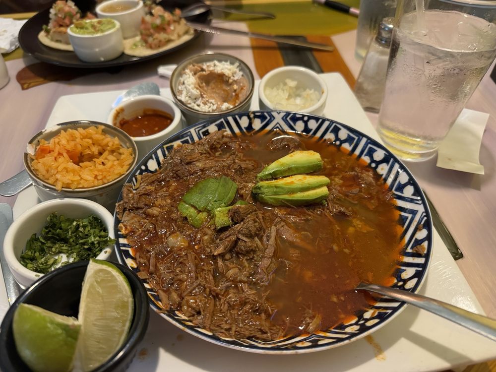 Gustavo's Mexican Restaurant & Bar Logo