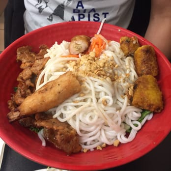 Angus Pho House - Vermicelli noodles with grilled pork, sugarcane shrimp, and spring rolls - Vietnamese Near Me - Toronto, Ontario Angus Pho House - Vermicelli noodles with grilled pork, sugarcane shrimp, and spring rolls - Vietnamese Near Me - Toronto, Ontario
