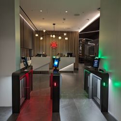 Maple Leaf Lounge - Entrance