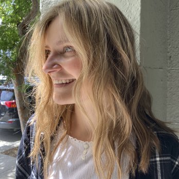 Yo Yo Salon - Honey blonde highlights, blow-out and beach curls - Hair Salons Near Me - San Francisco, California Yo Yo Salon - Honey blonde highlights, blow-out and beach curls - Hair Salons Near Me - San Francisco, California
